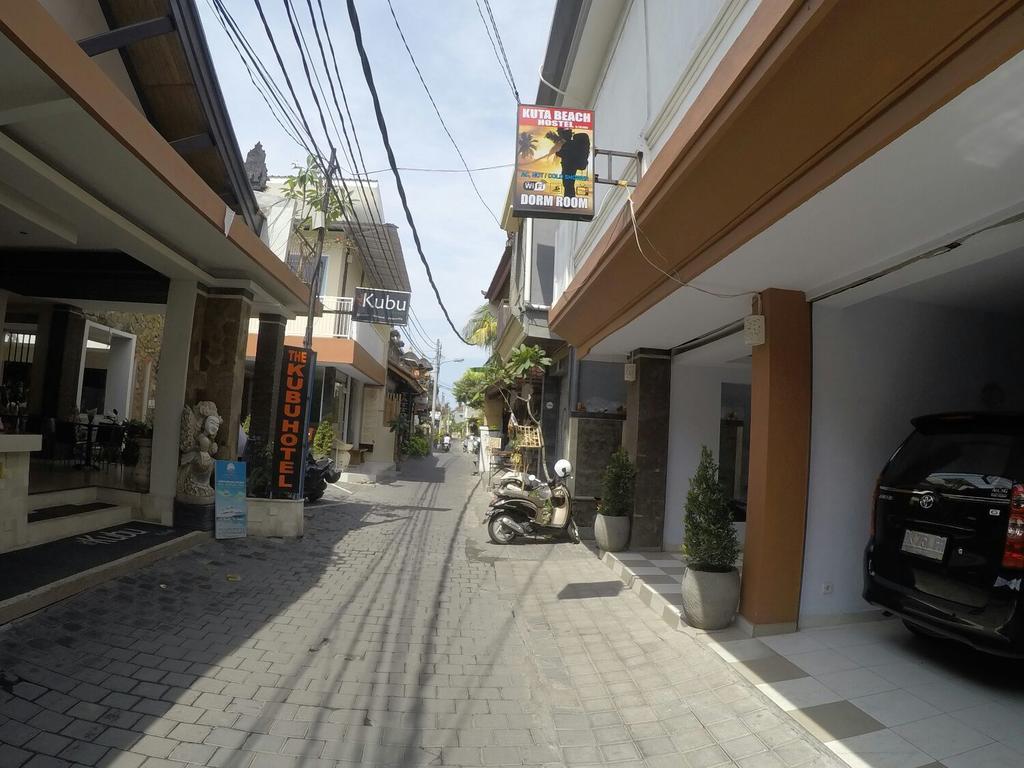 กูตา บีช โฮเทล Hostel ภายนอก รูปภาพ
